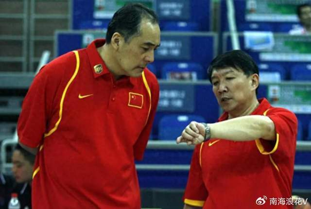 CBA最新消息！北控男篮更换教练，汤普森被裁掉，崔永熙跟队训练|克雷·汤普森|张庆鹏|青岛男篮|张斌|杨翰森_新浪体育_新浪新闻